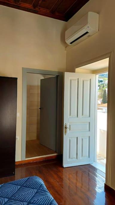 Christina'S Stone House Apartment Hidra Exterior foto