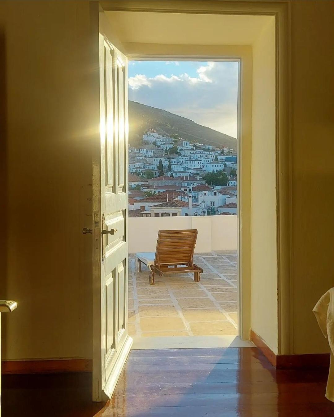 Christina'S Stone House Apartment Hidra Exterior foto