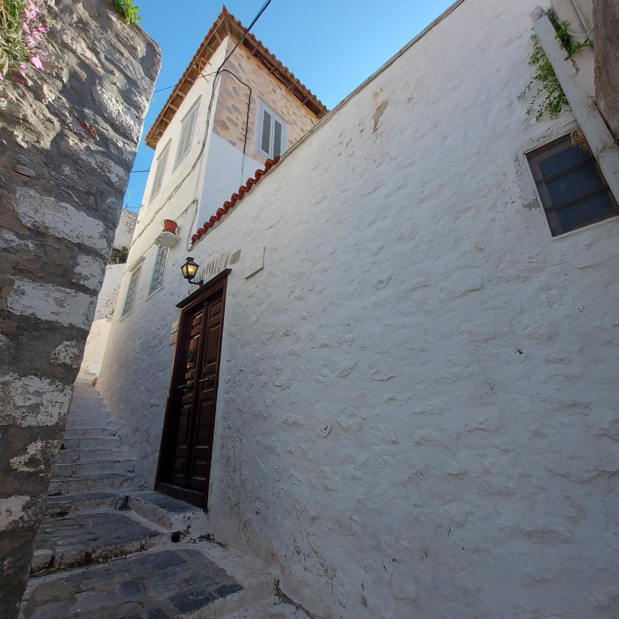 Christina'S Stone House Apartment Hidra Exterior foto
